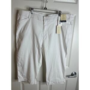 St. John's Bay Women's Mid Rise Capri Pants White NEW ~ Size 20W